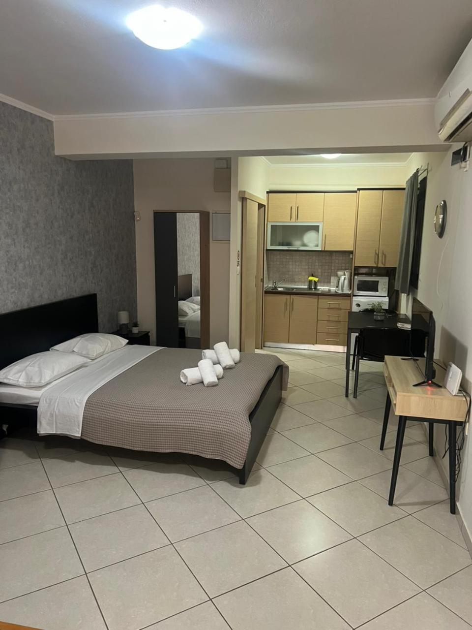 Markópoulon Avr Airport Deluxe Suites 4 מראה חיצוני תמונה