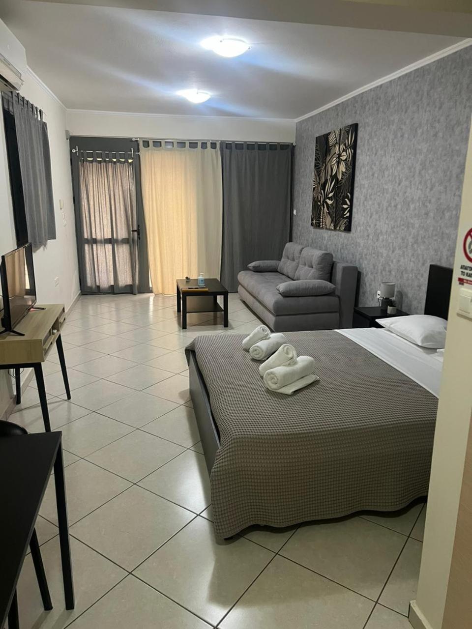Markópoulon Avr Airport Deluxe Suites 4 מראה חיצוני תמונה